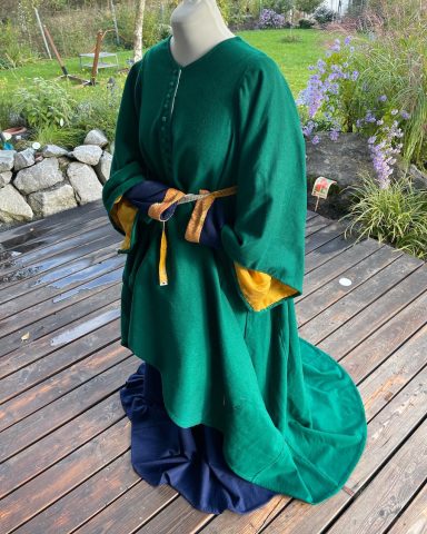 Oberkleid 14. Jh. Oberkleid 14. Jh.