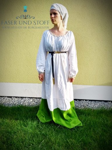 Gefälteltes Unterkleid Gefälteltes Unterkleid
